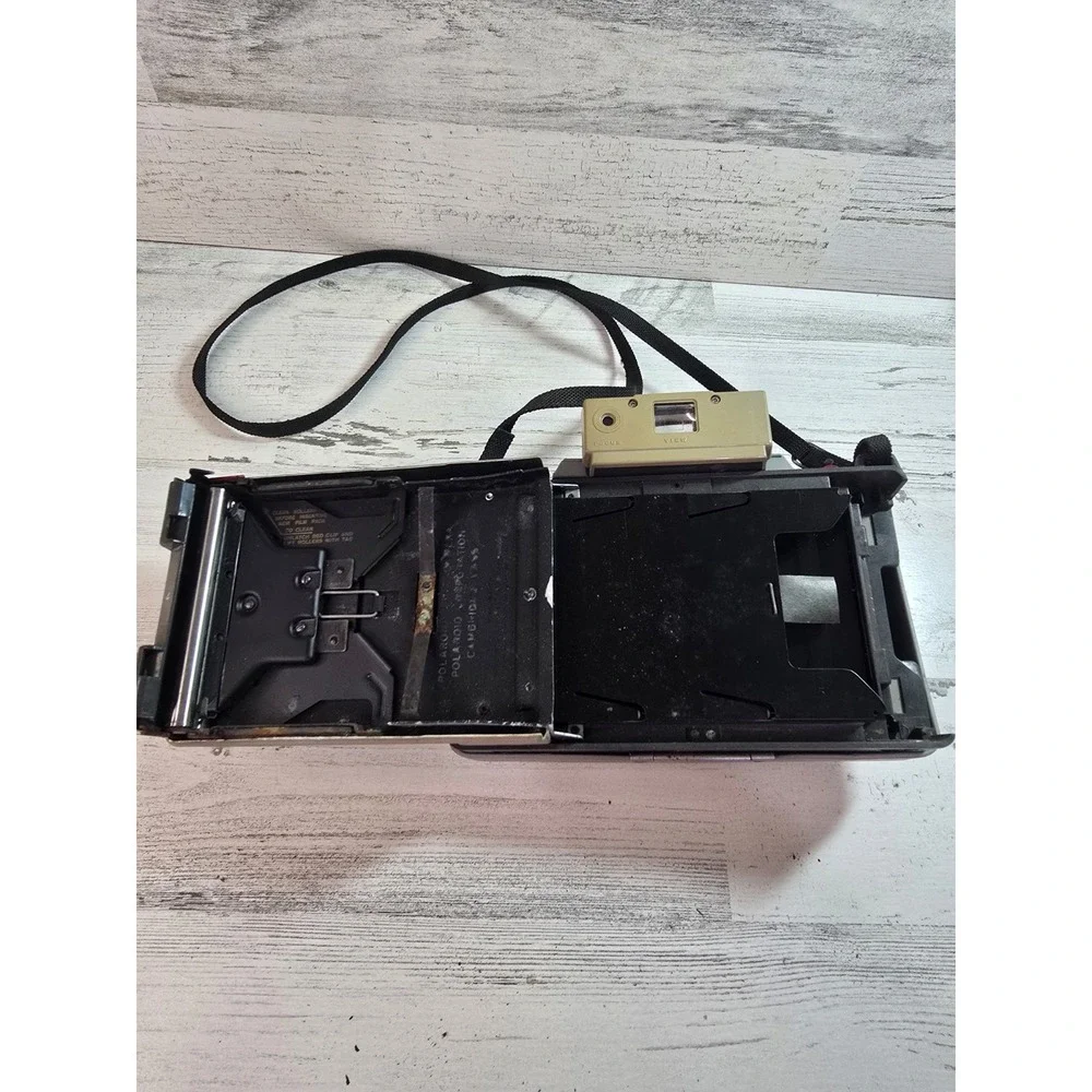 Vintage Polaroid Automatic 230‎ Land Camera Folding Bellows 1967 with Cold Clip